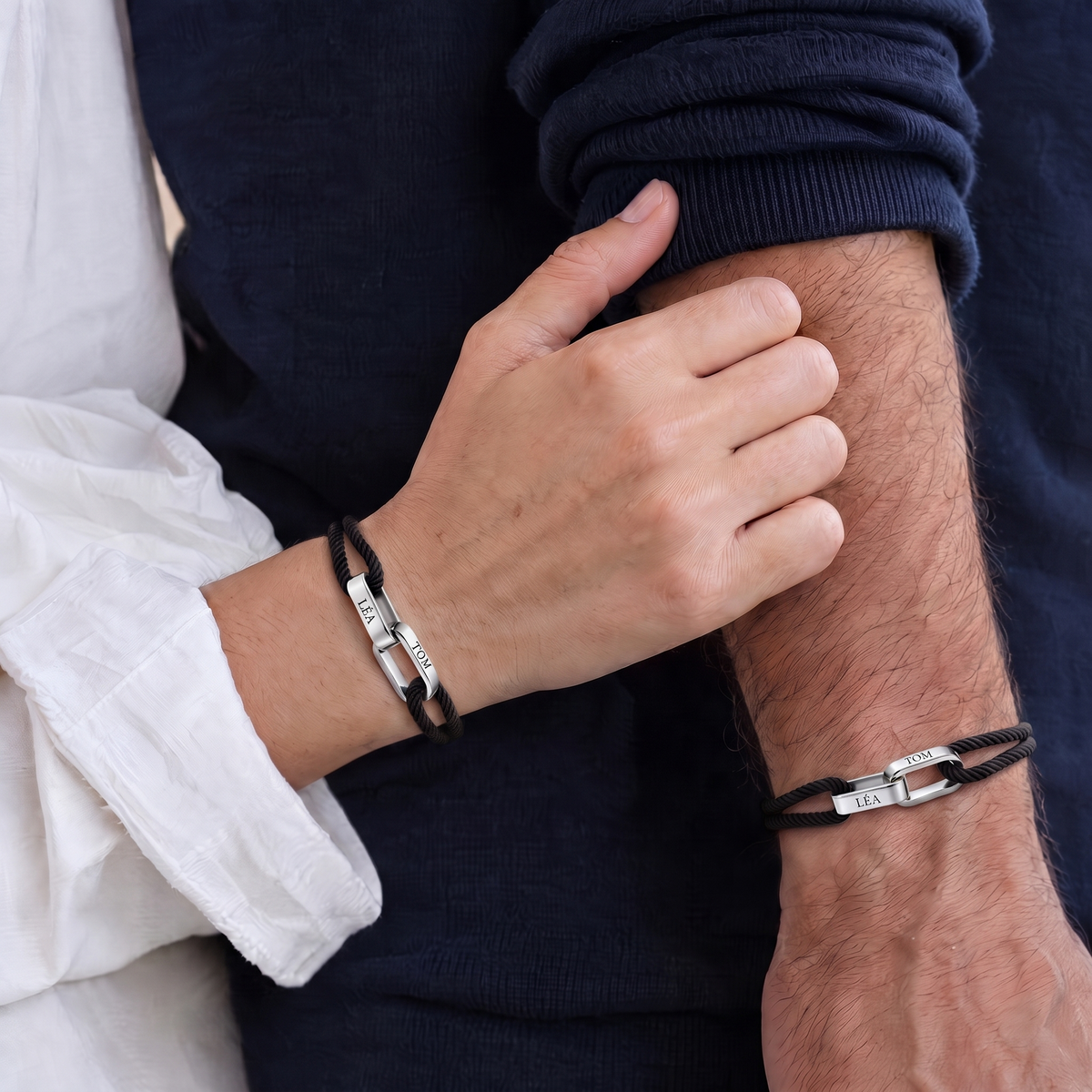 Le Duo Cordons — cordons noir, argent, porté #lui-noir #elle-noir #argent