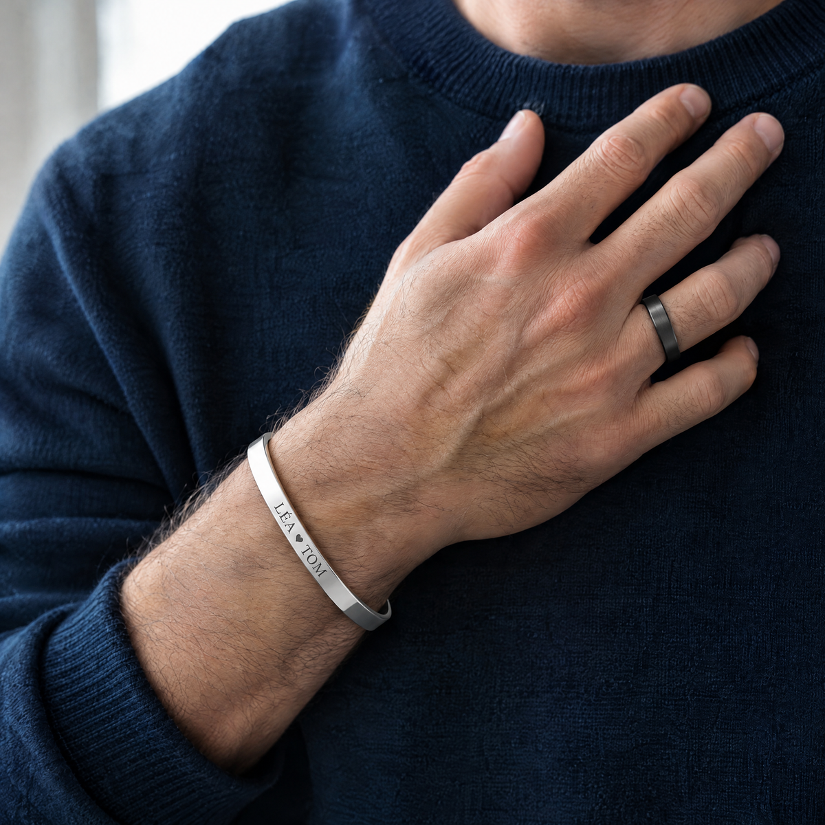 Bague Brossée + Jonc homme — noir, porté #noir