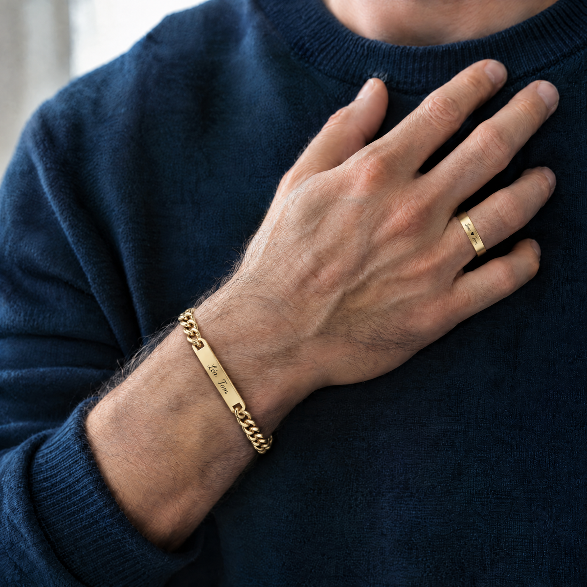 Bague Gravée Homme + Bracelet plaque — or, porté #or